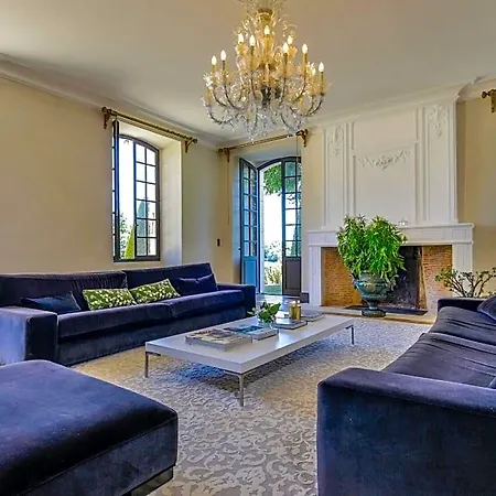 Chateau De Lascoups Hotel 5*